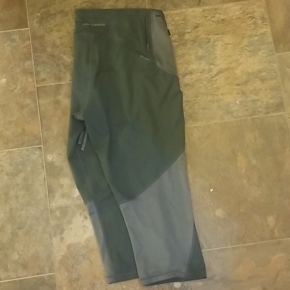 Capri Leggings with mesh material - Large - Picture 2 of 3